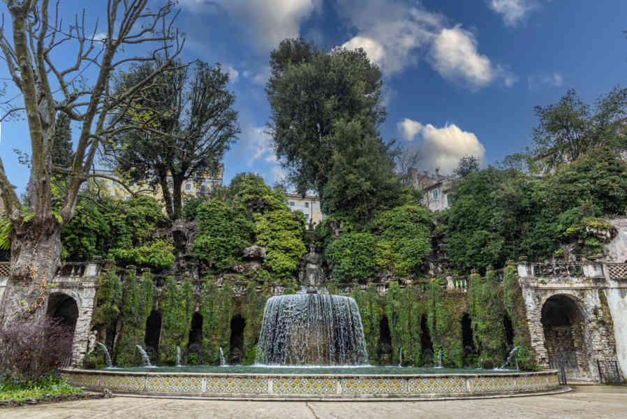 Italia - Tivoli 57 - Villa del Este - fontana di Tivoli o dell'Ovato.jpg